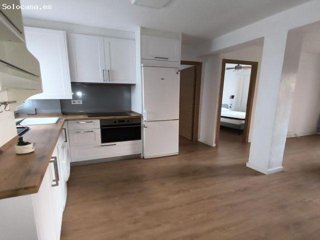 Piso de 44m2 útiles. Distribuido dos dormitorios, salón cocina con terraza cerrada y baño