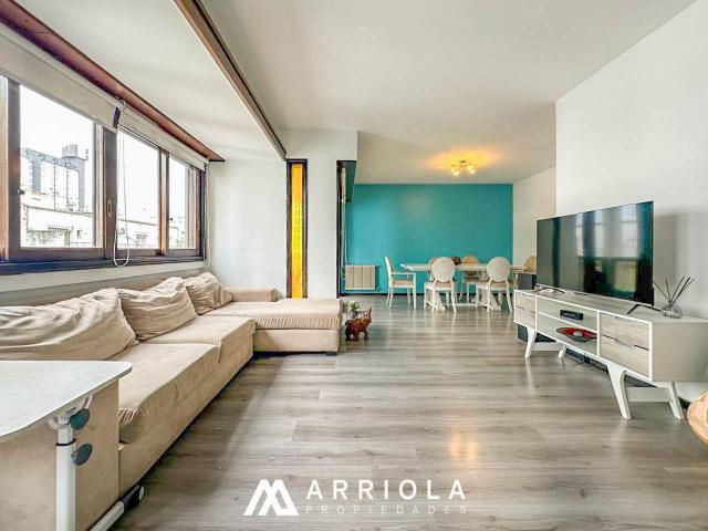 Piso de 4 ambientes con cochera doble. Muebles