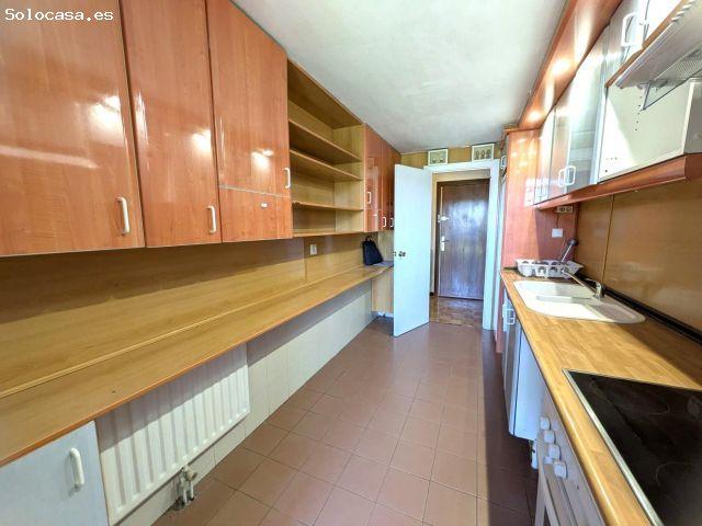Piso de 4 dormitorios con terraza, ascensor y vistas despejadas