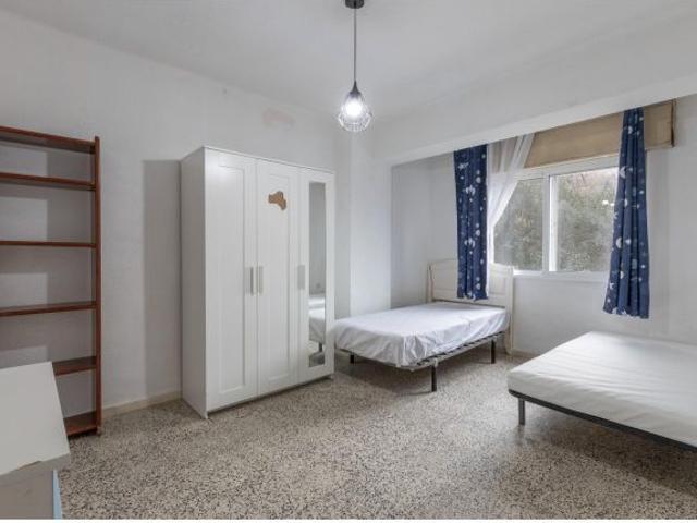 PISO DE 4 DORMITORIOS EN CAMINO DE RONDA