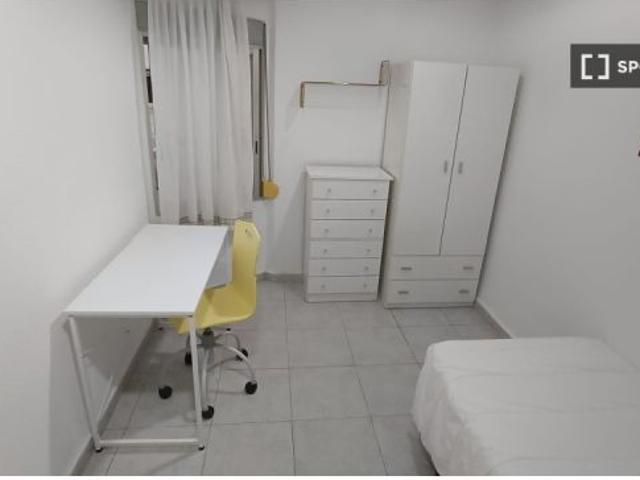Piso de 4 dormitorios en alquiler en Alicante, gastos incluidos