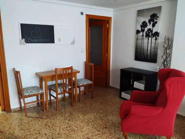 Piso de 4 dormitorios en alquiler en L'Amistat, Valencia