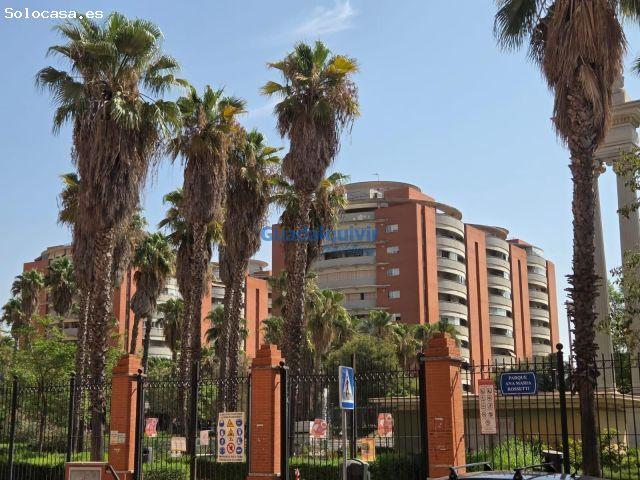 PISO DE 4 DORMITORIOS EN JARDINES DE HERCULES CON GARAJE, TRASTERO Y ZONAS COMUNES CON PISCINAS