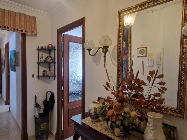 Piso de 4 dormitorios junto a calle Pizarro