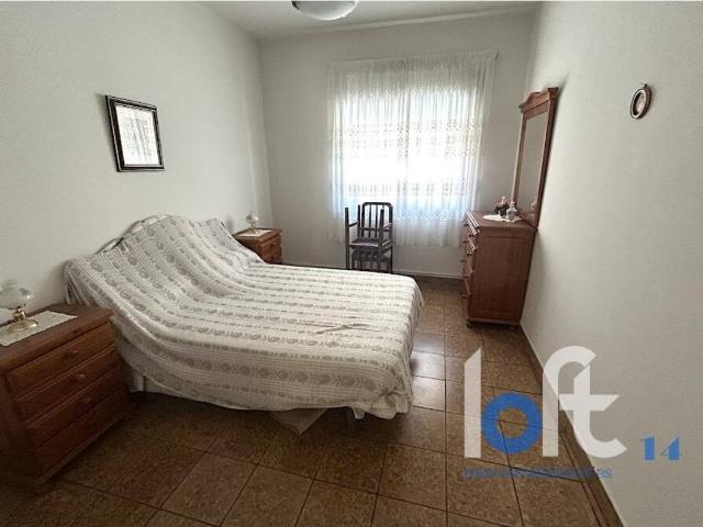Piso de 4 dormitorios para reformar en Candearia