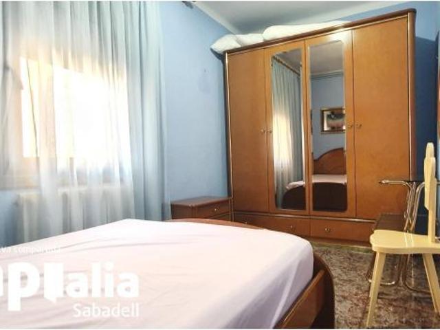 PISO DE 4 HABITACIONES CON ASCENSOR Y BALCÓN EN LA CREU DE BARBERÀ