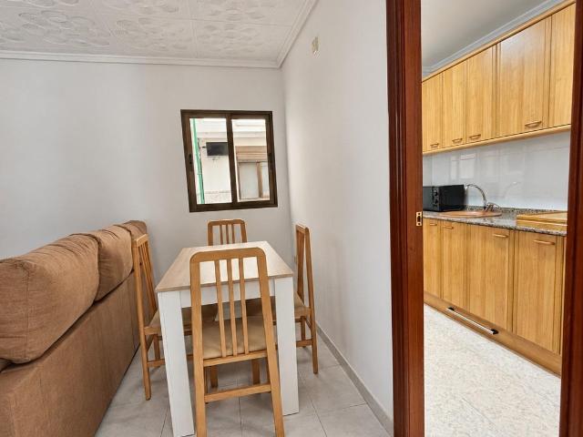 Piso de 4 habitaciones con ascensor y patio en Benicalap