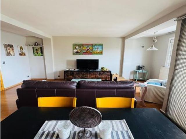 PISO DE 4 HABITACIONES CON BALCÓN, EN BADIA DEL VALLÈS