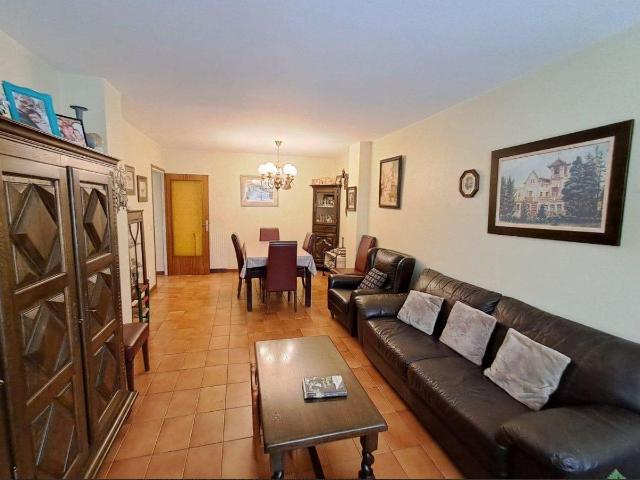 Piso de 4 habitaciones con gran potencial de reforma en el centro de Andorra