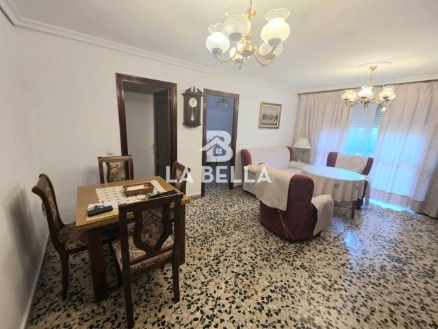 PISO DE 4 HABITACIONES CON PATIO EN BELLAVISTA