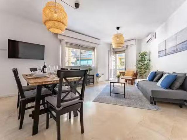 Piso de 4 habitaciones en Málaga