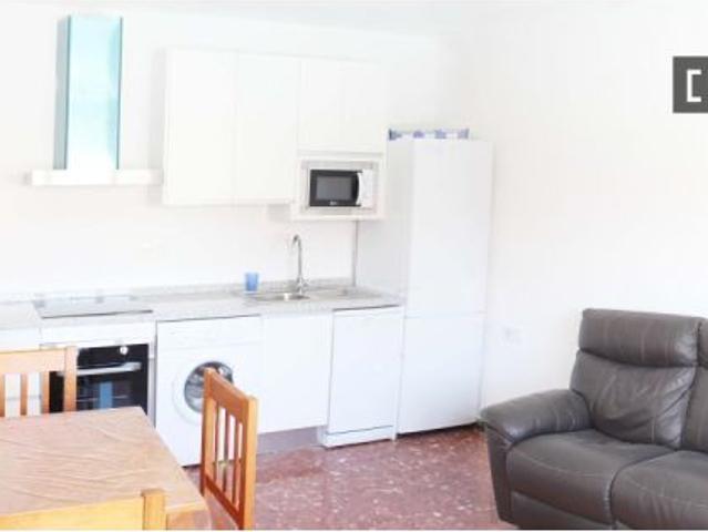 Piso de 4 habitaciones en alquiler en Camino de Ronda