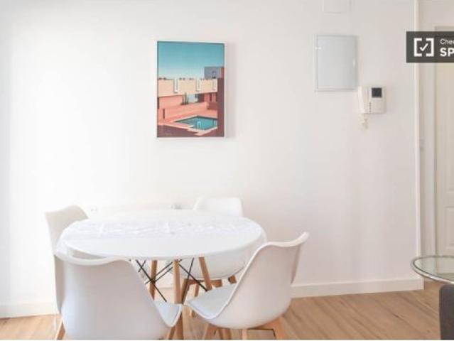 Piso de 4 habitaciones en alquiler en Puerta del Ángel