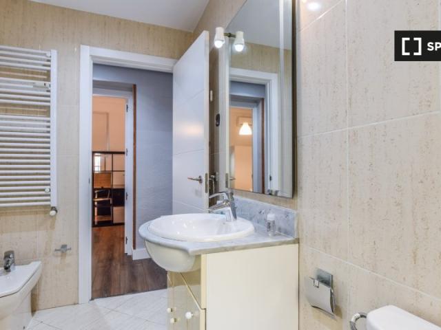 Piso de 4 habitaciones en alquiler en Pacífico, Madrid