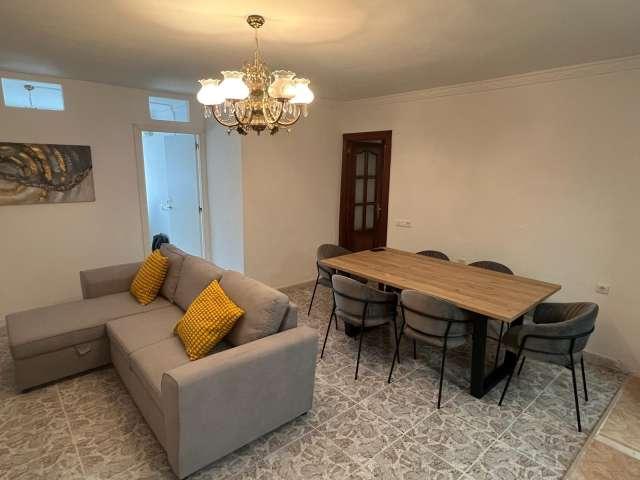 Piso de 4 habitaciones en alquiler en Parque Victoria Eugenia, Málaga