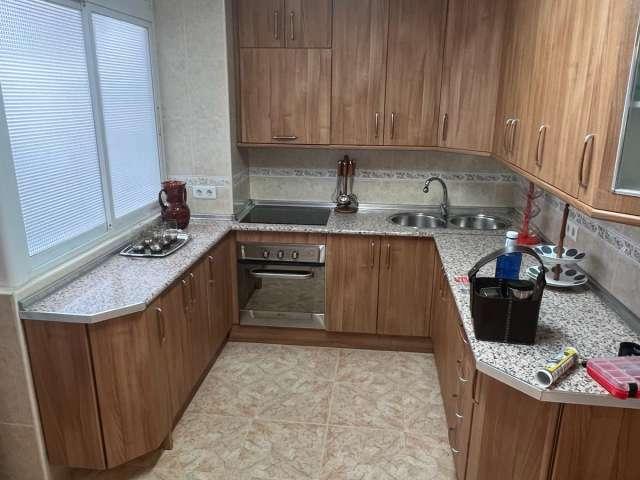 Piso de 4 habitaciones en alquiler en Parque Victoria Eugenia, Málaga