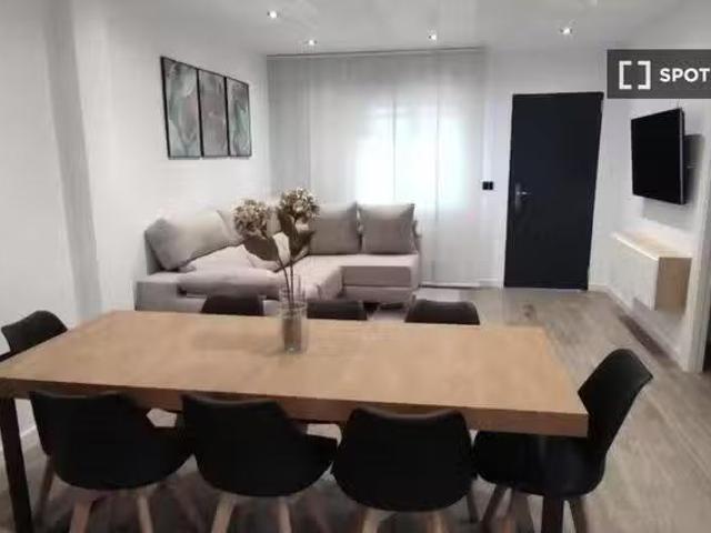 Piso de 4 habitaciones en alquiler en Rosaleda, Granada