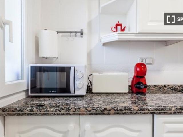 Piso de 4 habitaciones en alquiler en Sant Pau, gastos incluidos