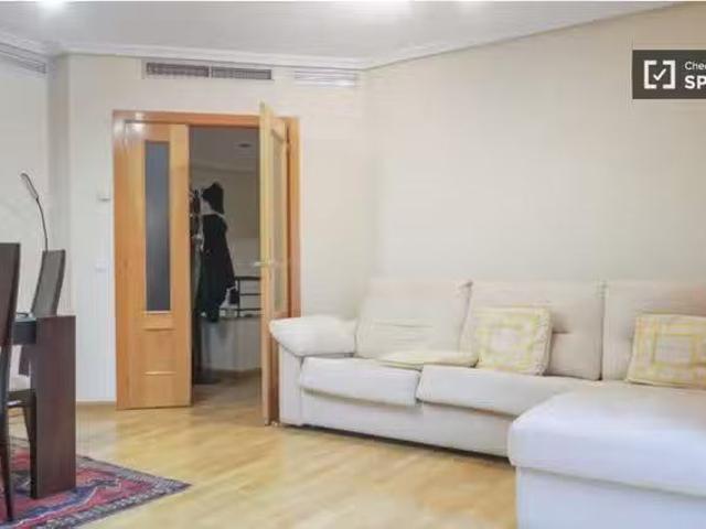 Piso de 4 habitaciones en alquiler en Simancas, Madrid