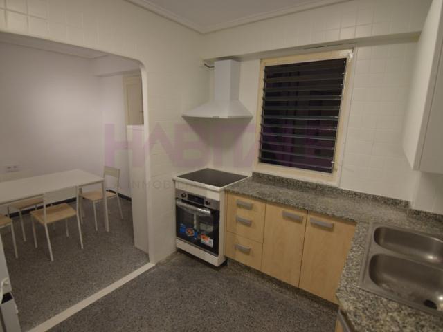 Piso de 4 habitaciones junto a las Universidades Av. Blasco Ibáñez
