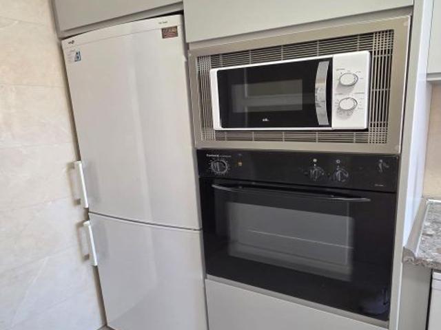 Piso de 4 habitaciones para estudiantes en Av. Madrid