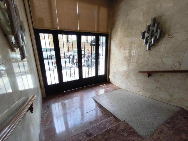 Piso de 54m2 útiles AMUEBLADO. Distribuido en dos dormitorios, salón, cocina y baño