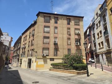 Piso de 57m2 AMUEBLADO. Distribuido en dos dormitorios, amplio salón, cocina y baño