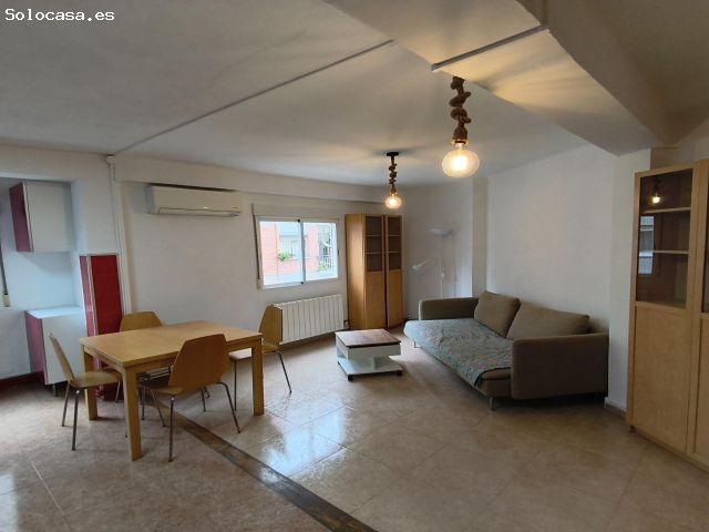 Piso de 53m2 útiles. Distribuido en dos dormitorios, salón, cocina y baño