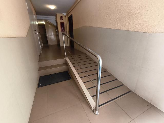Piso de 53m2 útiles. Distribuido en dos dormitorios, salón, cocina y baño