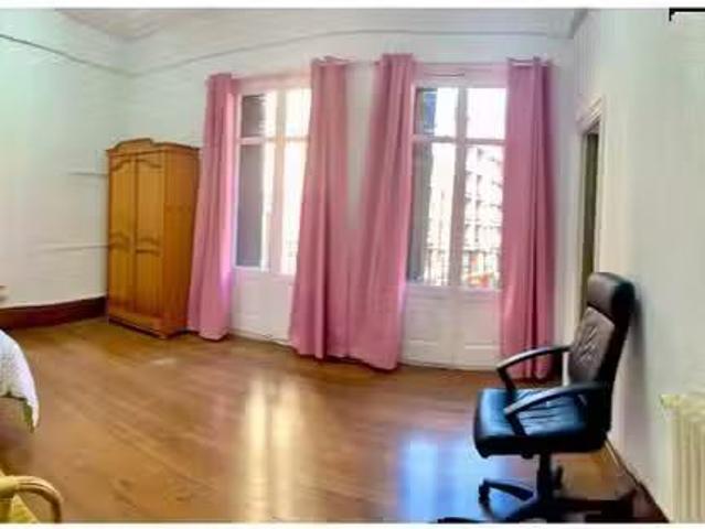 Piso de 5 dormitorios en alquiler en Bilbao