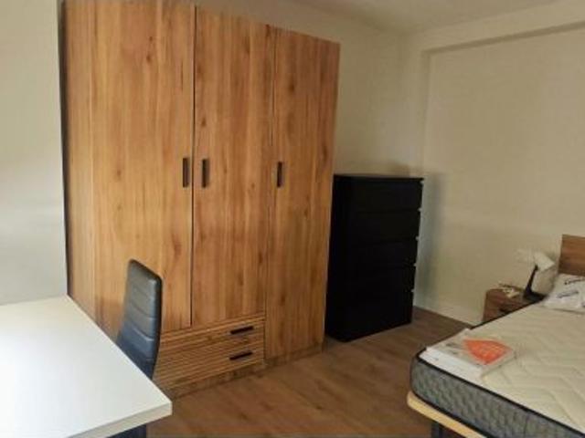 PISO DE 5 HABITACIONES, COCINA Y 2 BAÑOS, EN ALQUILER HABITACION INDIVIDUAL SOLO PARA 1 PERSONA