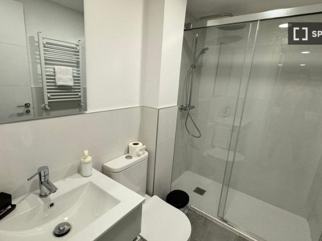 Piso de 5 habitaciones en alquiler en Embajadores, Madrid