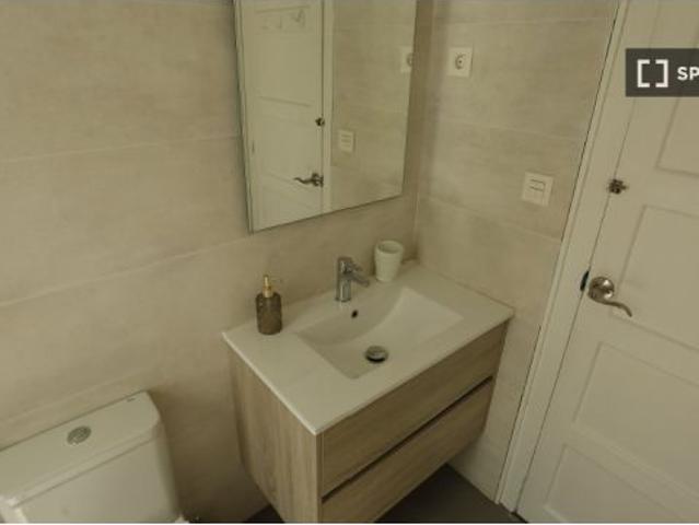 Piso de 5 habitaciones en alquiler en Indautxu, gastos incluidos