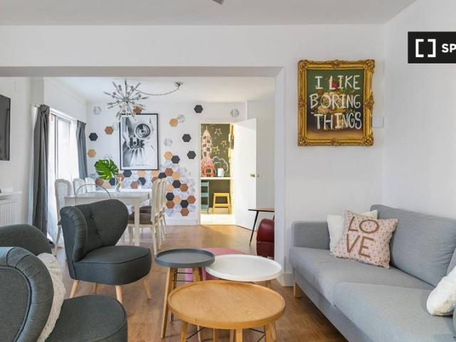 Piso de 5 habitaciones en alquiler en San Fermín, Madrid