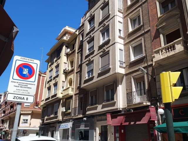 Piso de 5 habitaciones en alquiler en Zaragoza