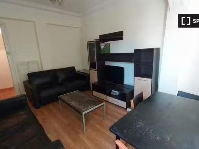 Piso de 5 habitaciones en alquiler en Zaragoza