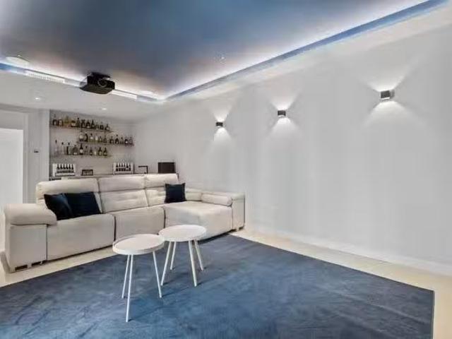 Piso de 5 habitaciones en C. Condado de Huelva, 18, 29688 Este.