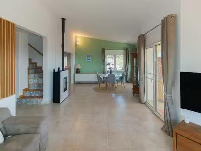Piso de 5 habitaciones en Palau saverdera