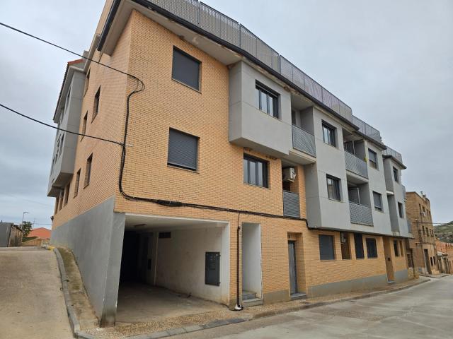 Piso de 67m2 útiles con GARAJE Y TRASTERO. Distribuido en dos dormitorios, salón, cocina con galería y baño