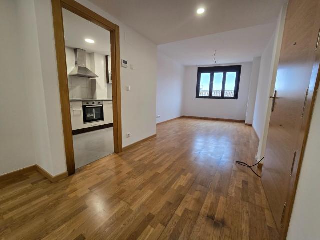 Piso de 67m2 útiles con GARAJE Y TRASTERO. Distribuido en dos dormitorios, salón, cocina con galería y baño