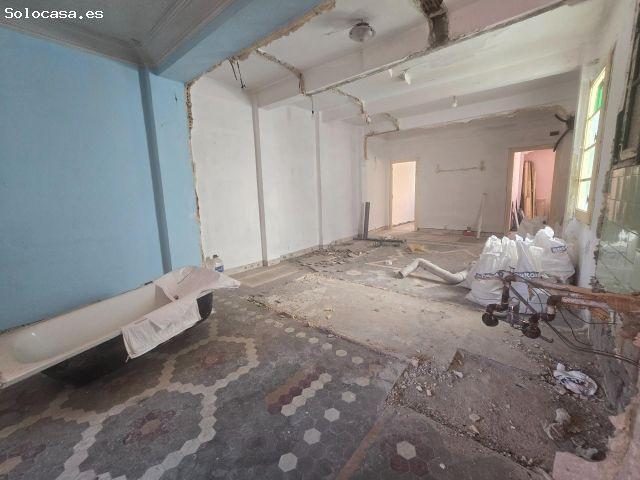 Piso de 61m2 útiles diáfano para REFORMAR. Posibilidad de tres dormitorios, salón, cocina, baño y te