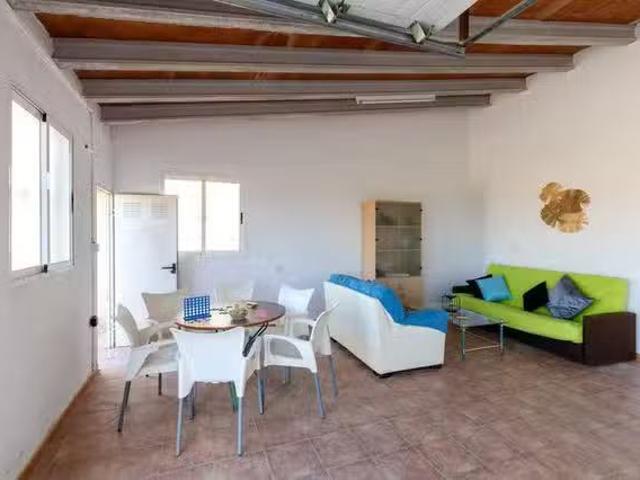 Piso de 6 habitaciones en Jacarilla