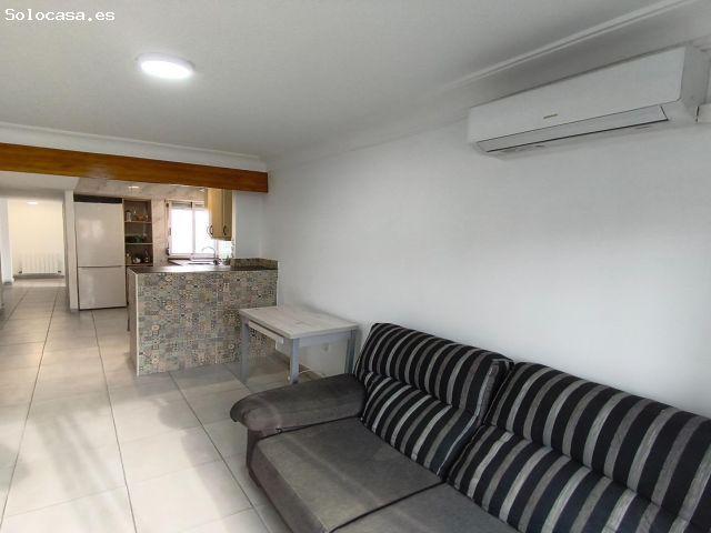 Piso de 72m2 útiles. Distribuido en tres dormitorios, salón, cocina y baño