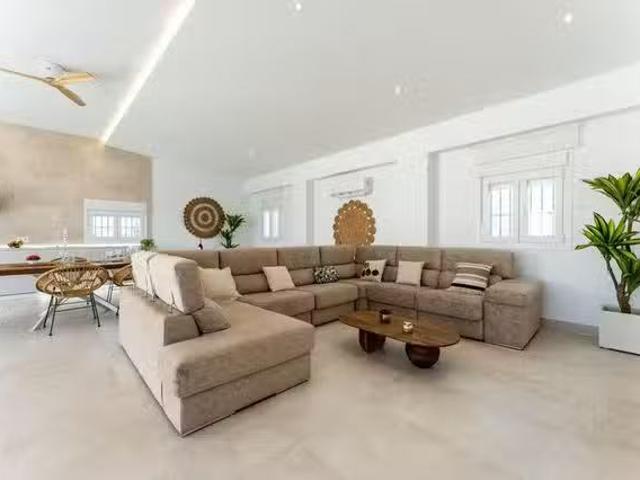 Piso de 7 habitaciones en Antequera