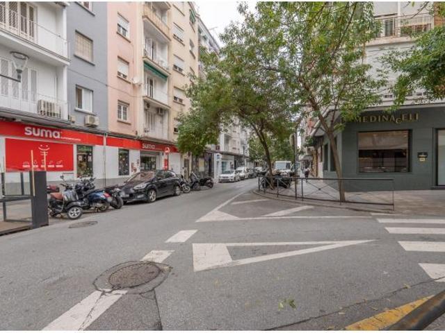 Piso de 87 m2 con 3 dormitorios en Pedro Antonio de Alarcón, junto a Recogidas