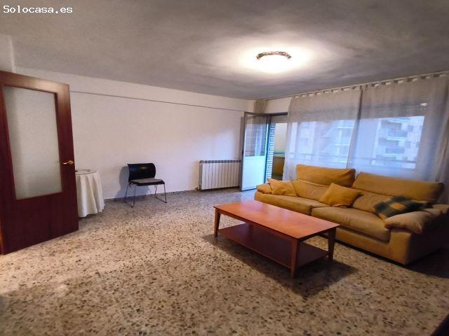 Piso de 89m2. Distribuido en tres dormitorios, salón, cocina y baño