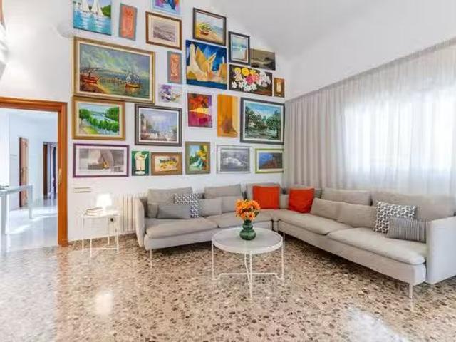 Piso de 9 habitaciones en La Alcayna