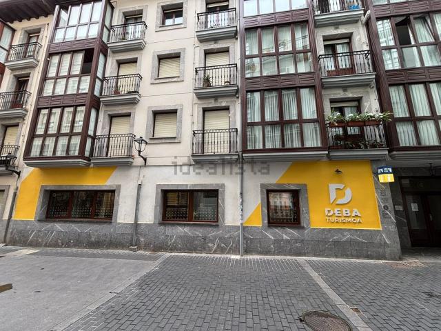 Piso, Deba