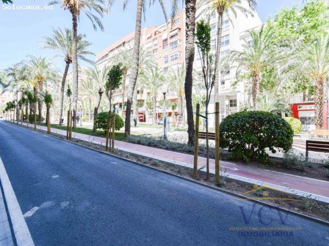 Piso Exclusivo con Vistas al Mar en el Corazón de Alicante, a Pasos de Plaza
