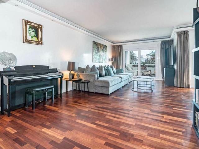 Piso exclusivo de 136 m2 en alquiler en Puerto Banús, España